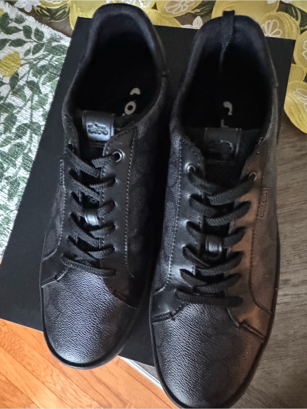 Coach Men's Black Signature Leather Low-Top Sneakers Like New Worn Once